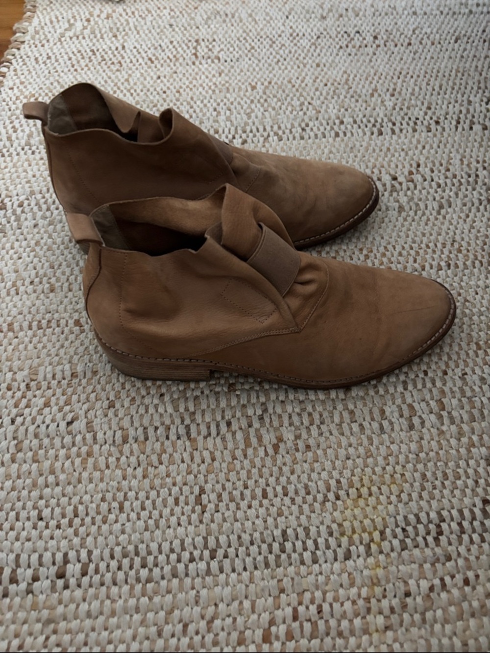 Eileen Fisher soft suede booties. EUC. Size 9